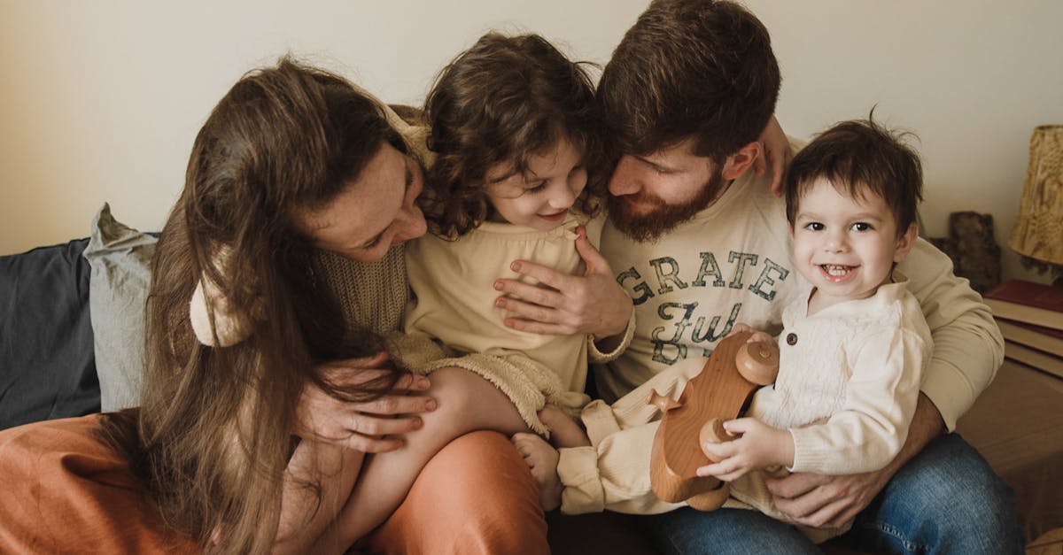 découvrez les liens uniques et précieux entre mères et filles, un voyage entre amour, compréhension et défis. explorez comment ces relations évoluent au fil du temps et influencent nos vies.