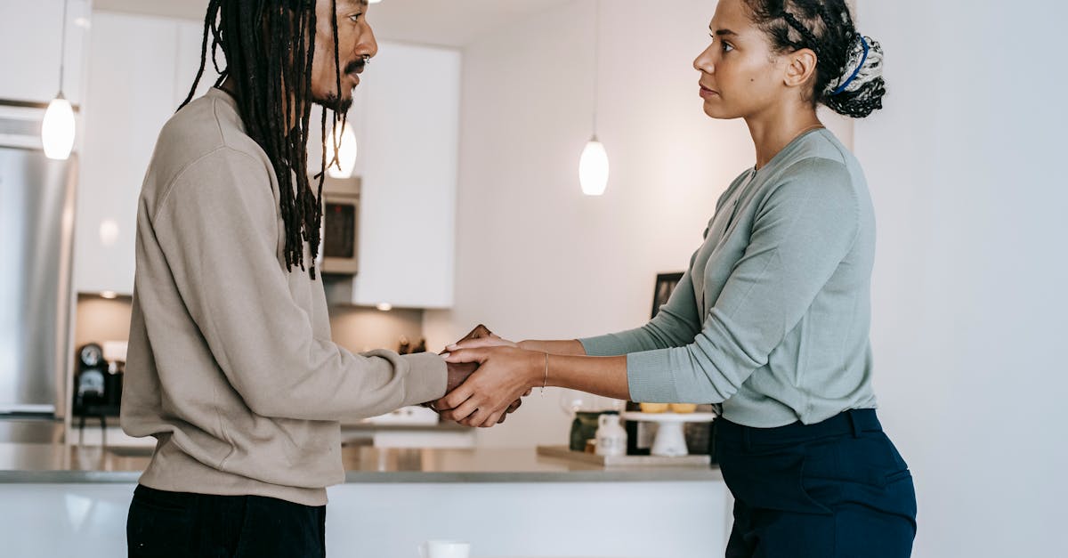 découvrez comment la psychanalyse explore l'inconscient, les rêves et les conflits intérieurs pour mieux comprendre le comportement humain. plongez dans cette approche thérapeutique riche et complexe qui aide à dévoiler les mécanismes psychologiques derrière nos actions et émotions.