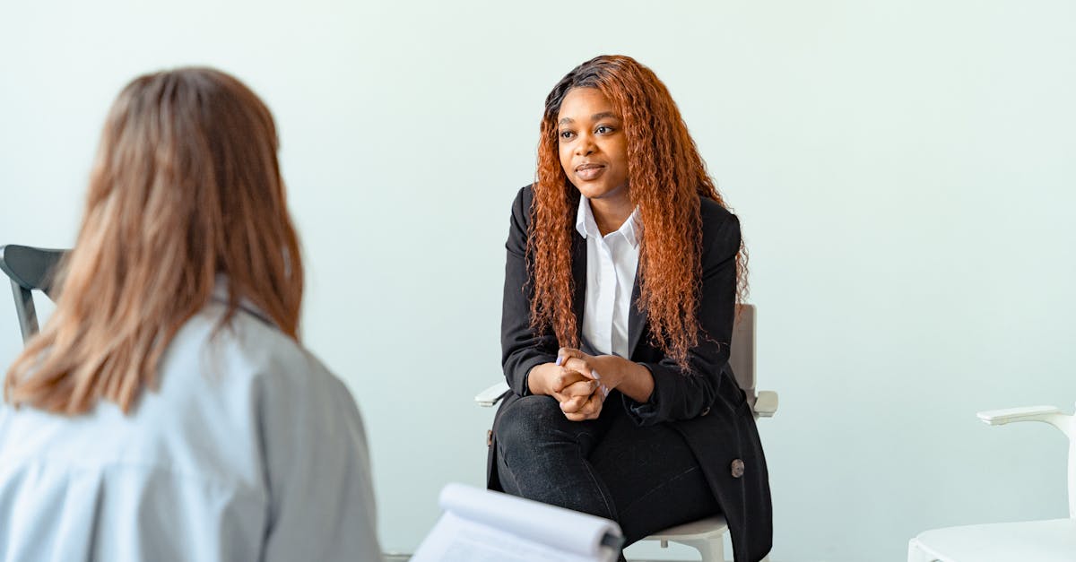 découvrez la thérapie cognitivo-comportementale, une approche efficace pour surmonter l'anxiété, la dépression et d'autres troubles mentaux. apprenez à modifier vos pensées négatives et à développer des comportements positifs pour améliorer votre bien-être émotionnel.