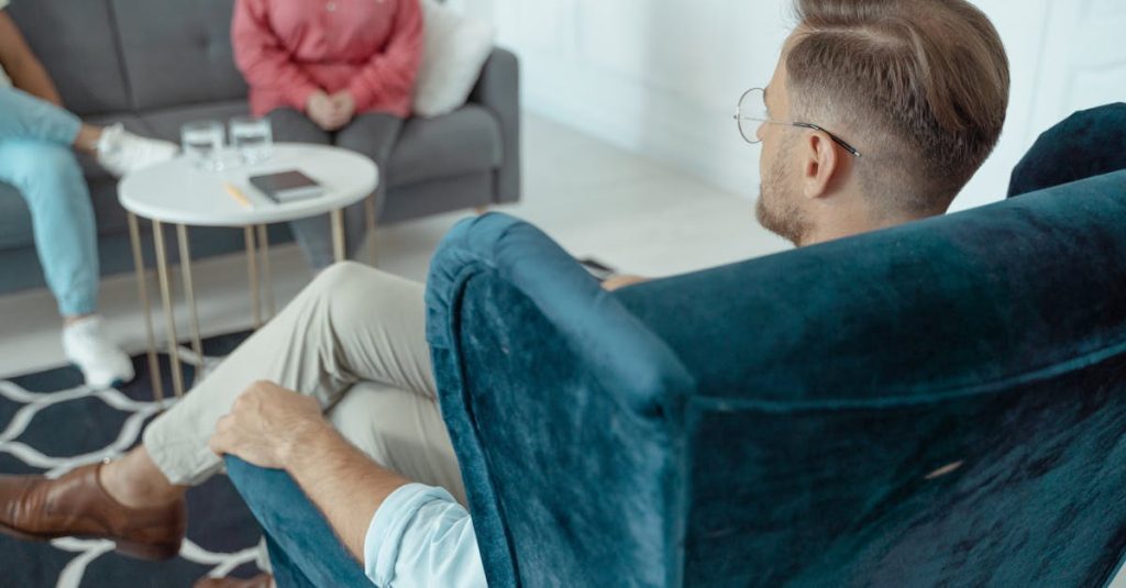 découvrez la thérapie familiale, une approche thérapeutique qui favorise la communication et la compréhension au sein des familles, permettant de résoudre les conflits, d'améliorer les relations et de promouvoir une dynamique familiale saine.