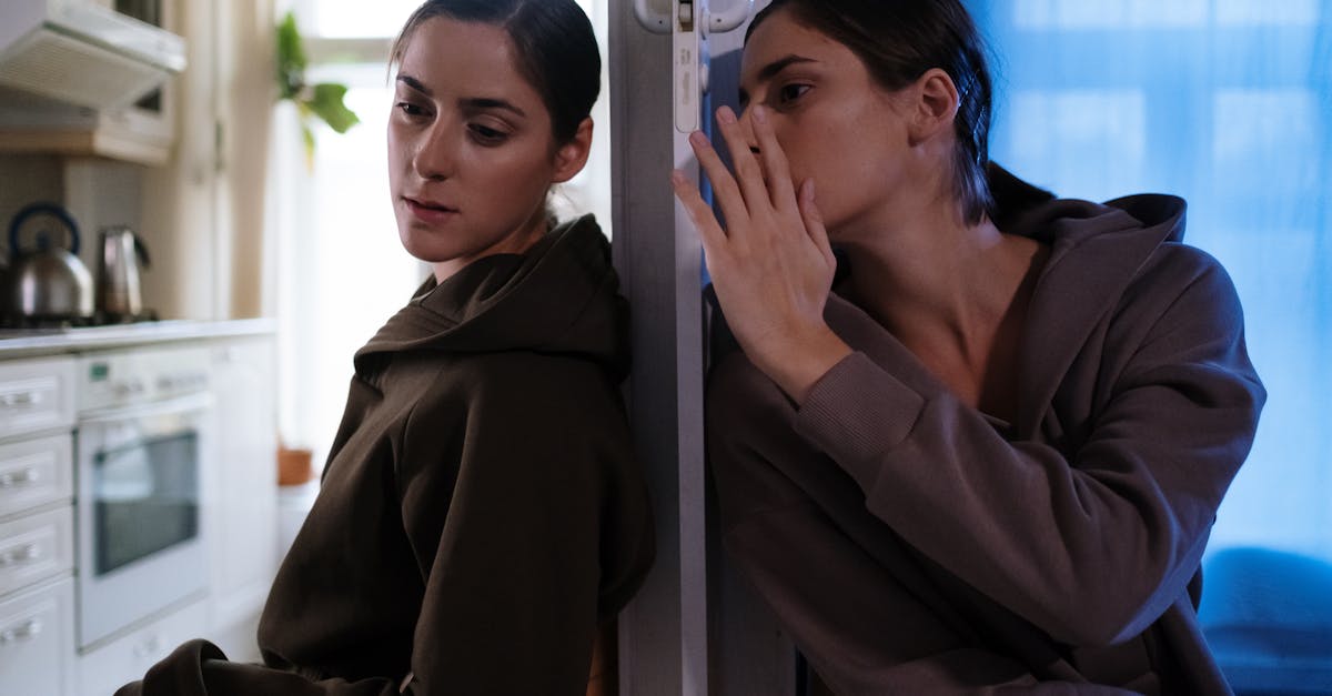 découvrez le monde fascinant des hallucinations, un phénomène complexe qui affecte la perception de la réalité. explorez les causes, les types et les traitements associés aux hallucinations, ainsi que leur impact sur la vie quotidienne des personnes qui en souffrent.