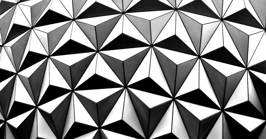 découvrez le triangle de karpman, un modèle psychologique fascinant qui illustre les dynamiques des relations interpersonnelles. apprenez à identifier les rôles de victime, persécuteur et sauveur pour mieux comprendre vos interactions et améliorer votre communication.