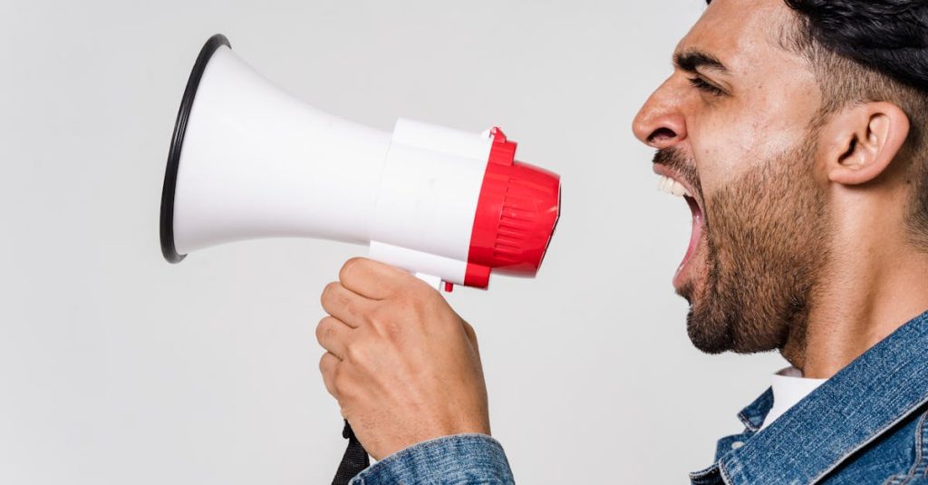 découvrez des informations essentielles sur le trouble de la communication sociale, ses symptômes, ses causes et les approches thérapeutiques pour aider les individus concernés à améliorer leurs compétences sociales et de communication.