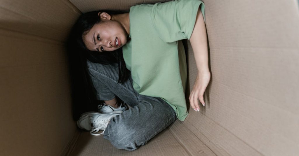 découvrez tout sur la phobie sociale : symptômes, causes, traitements et conseils pour surmonter cette condition souvent méconnue. apprenez comment gérer l'anxiété sociale et améliorer vos relations interpersonnelles.