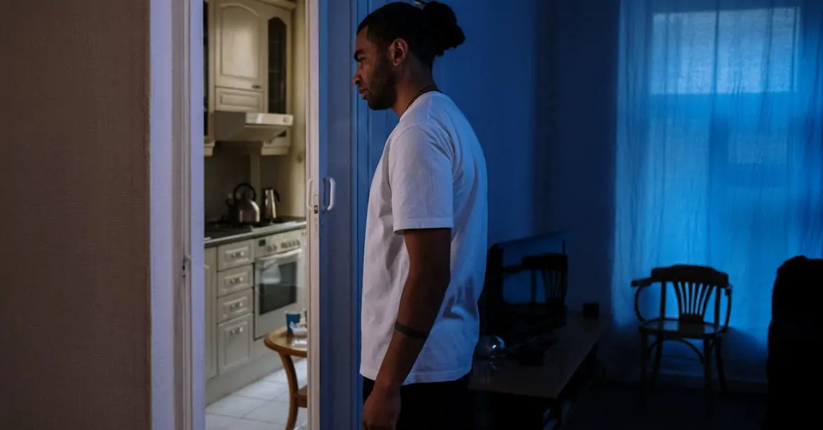 découvrez l'agoraphobie, un trouble anxieux qui entraîne une peur intense des espaces ouverts et des situations sociales. apprenez à mieux comprendre ses symptômes, ses causes et les traitements disponibles pour surmonter cette condition.