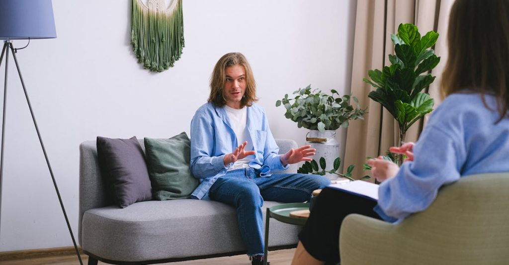 découvrez les bienfaits de la thérapie cognitivo-comportementale, une approche efficace pour surmonter les troubles émotionnels et améliorer votre bien-être. apprenez à changer vos pensées négatives et à développer des stratégies pratiques pour une vie plus épanouie.