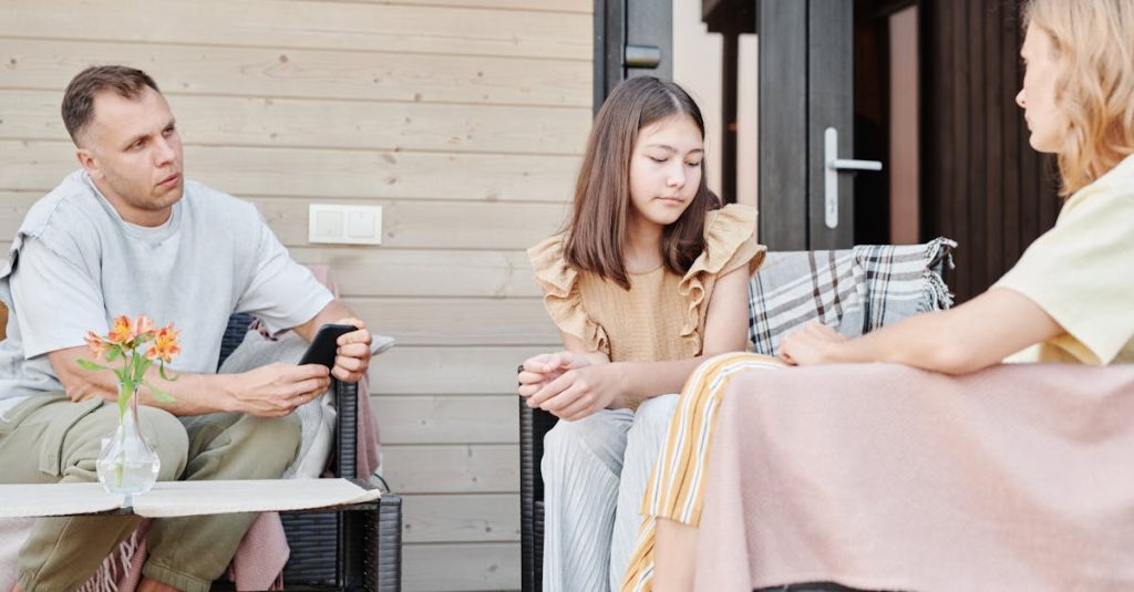 Recourir à une thérapie familiale : un moyen d’améliorer la communication découvrez les bienfaits de la thérapie familiale, une approche thérapeutique qui facilite la communication et renforce les liens au sein des familles. apprenez à surmonter les conflits, à améliorer les relations et à favoriser un environnement harmonieux grâce à des conseils professionnels adaptés à vos besoins.