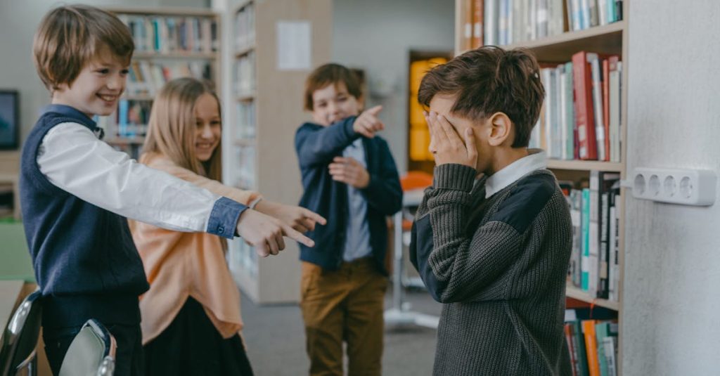 découvrez les différentes formes de harcèlement, leurs impacts sur les victimes et les moyens de prévention et de soutien. informez-vous sur les lois en vigueur et apprenez comment dénoncer les comportements inappropriés pour promouvoir un environnement sûr et respectueux.