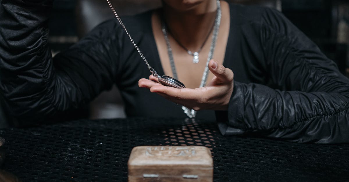 découvrez l'hypnose, une technique fascinante qui explore les profondeurs de l'esprit pour favoriser la relaxation, améliorer le bien-être et surmonter divers défis. plongez dans cet univers captivant et transformez votre vie grâce à des séances sur mesure.