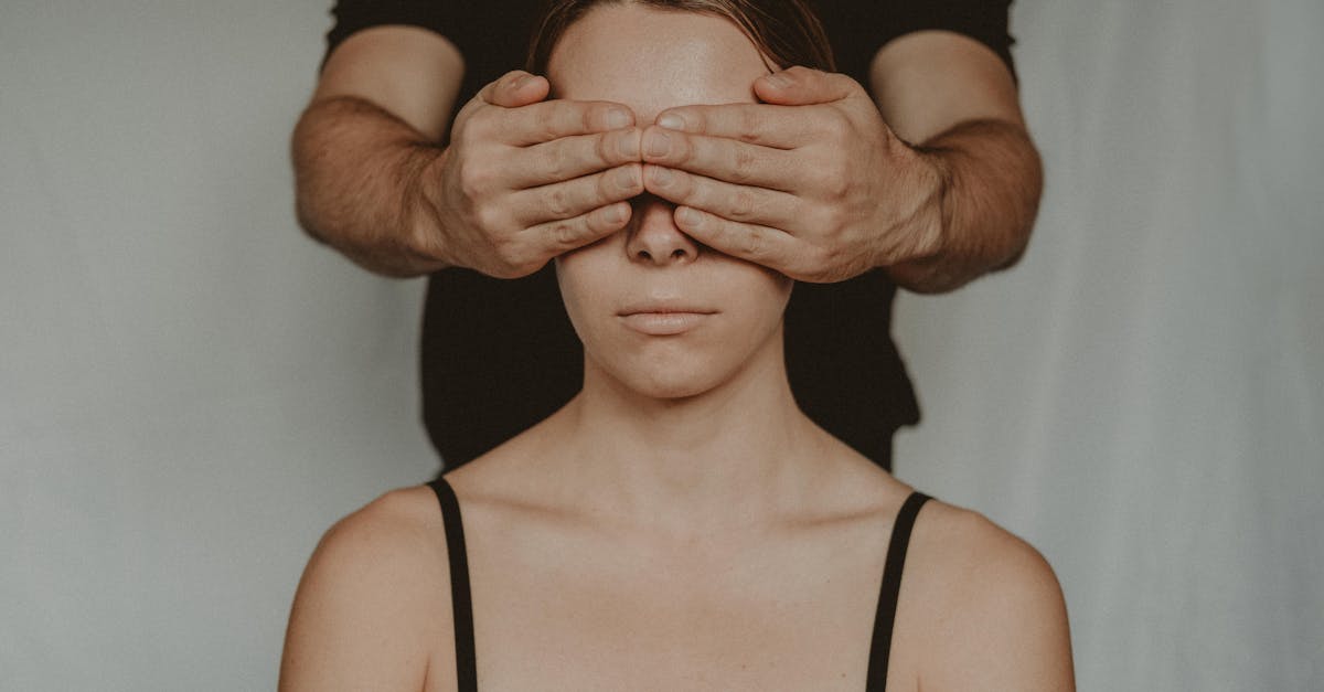 découvrez comment la dépendance émotionnelle peut influencer vos relations et votre bien-être. apprenez à identifier ses signes, à comprendre ses causes et à trouver des stratégies pour développer des relations saines et équilibrées.