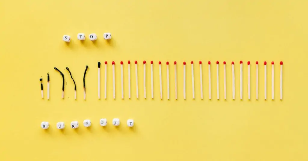 découvrez le syndrome de caliméro, un phénomène psychologique qui se manifeste par un sentiment constant de victimisation et d'injustice. apprenez comment il affecte les relations personnelles et professionnelles et explorez des solutions pour surmonter cette perception négative.