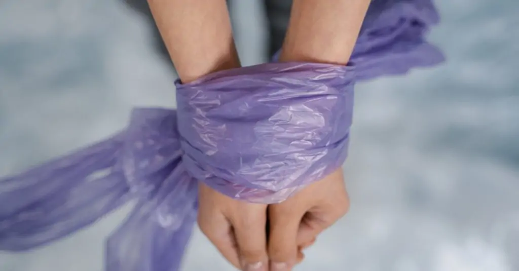 découvrez les nuances de la dépendance émotionnelle, ses impacts sur les relations interpersonnelles et comment retrouver son autonomie affective. apprenez à construire des liens sains et équilibrés.