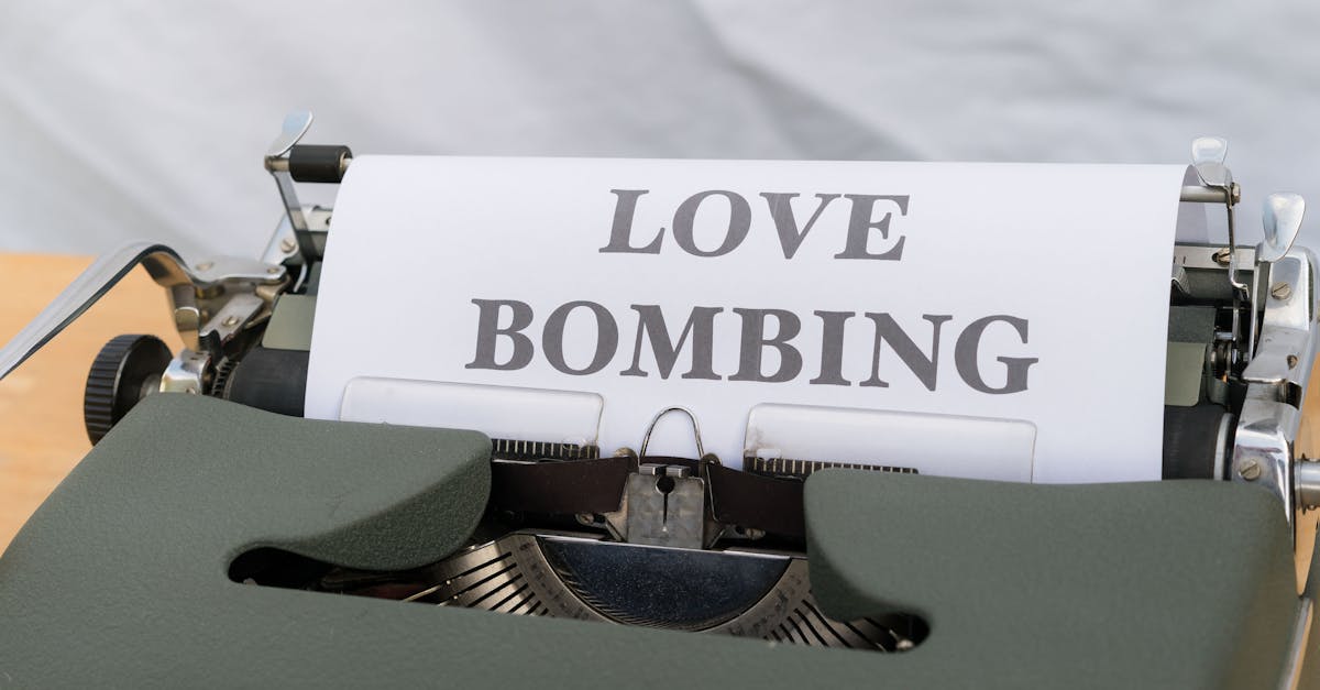 découvrez le monde complexe du narcissisme. apprenez à identifier les traits narcissiques, à comprendre leur impact sur les relations et à naviguer dans les interactions avec des personnes narcissiques pour préserver votre bien-être émotionnel.