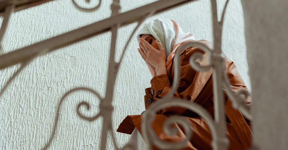 découvrez les conséquences de l'abus narcissique, un comportement destructeur qui affecte profondément la victime. apprenez à reconnaître les signes et à trouver des stratégies pour guérir et reconstruire votre estime de soi.