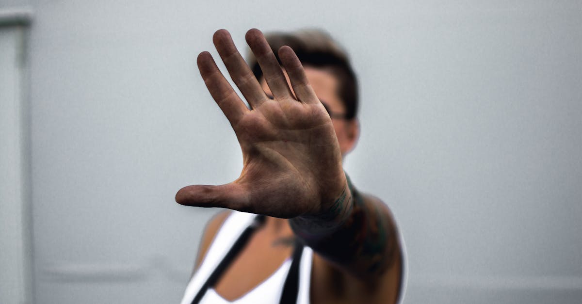 découvrez les différentes facettes du rejet, de ses impacts émotionnels à sa gestion constructive. apprenez à surmonter cette expérience et à en tirer des leçons positives pour votre développement personnel.