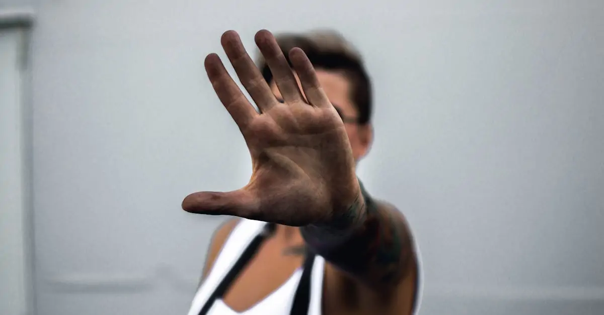 découvrez les différentes facettes du rejet, de ses impacts émotionnels à sa gestion constructive. apprenez à surmonter cette expérience et à en tirer des leçons positives pour votre développement personnel.