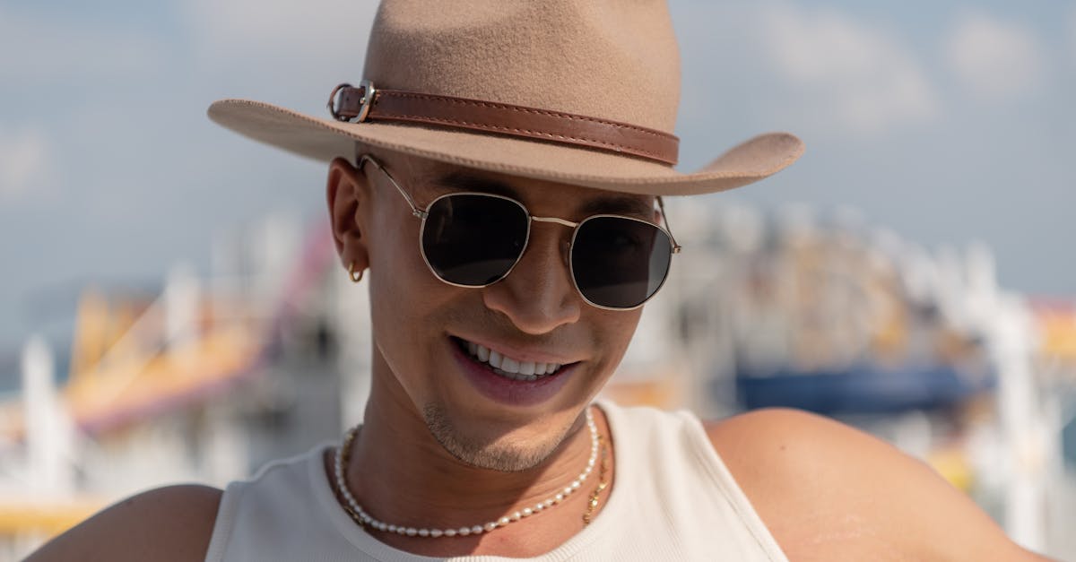 la dépression souriante est une forme insidieuse de détresse émotionnelle où les personnes semblent heureuses et épanouies en surface, tout en cachant une souffrance intérieure profonde. découvrez les signes, les causes et les moyens de soutien pour reconnaître et aider ceux qui souffrent de cette condition souvent méconnue.