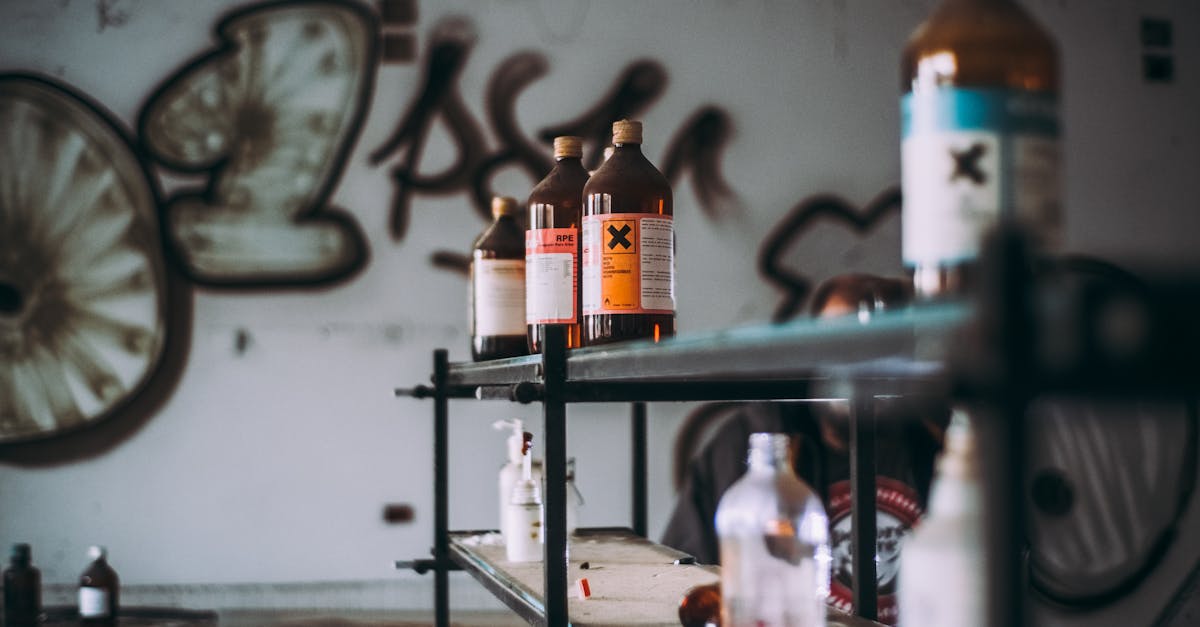 découvrez les traits toxiques qui peuvent nuire aux relations personnelles et professionnelles. apprenez à les identifier et à les surmonter pour favoriser un environnement sain et positif.