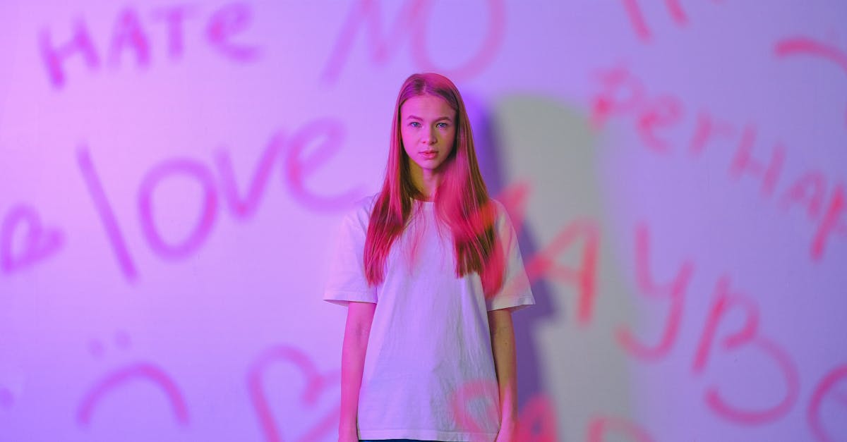 découvrez les clés de la psychologie de l'adolescent : comprenez les défis émotionnels, sociaux et comportementaux auxquels font face les jeunes. explorez des conseils adaptés pour les parents, les éducateurs et les adolescents eux-mêmes afin de favoriser un développement sain et équilibré.