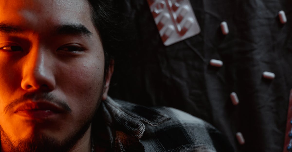 découvrez ce qu'est la dépendance émotionnelle, ses causes, ses signes et des conseils pratiques pour retrouver confiance et autonomie dans vos relations.