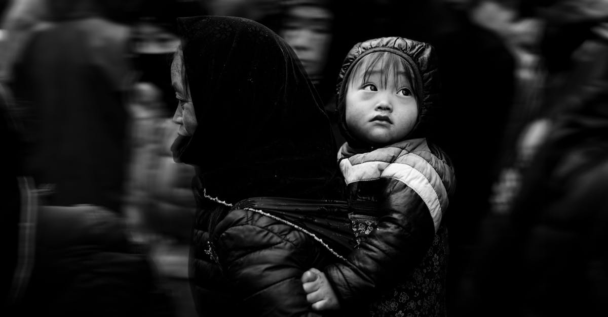 découvrez ce qu'est la dépendance émotionnelle, ses causes, ses signes et des conseils pratiques pour retrouver l'autonomie affective et améliorer vos relations.