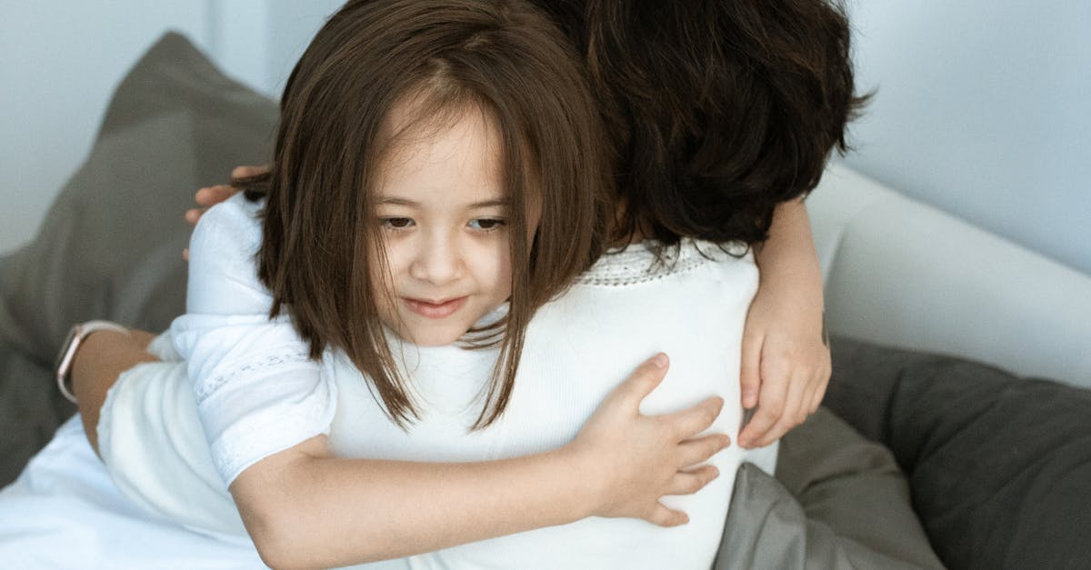 découvrez ce qu'est un empath, une personne dotée d'une sensibilité exceptionnelle aux émotions des autres. apprenez comment cette capacité unique influence les relations interpersonnelles et comment les empaths peuvent utiliser leur intuition pour aider les autres tout en préservant leur propre bien-être.