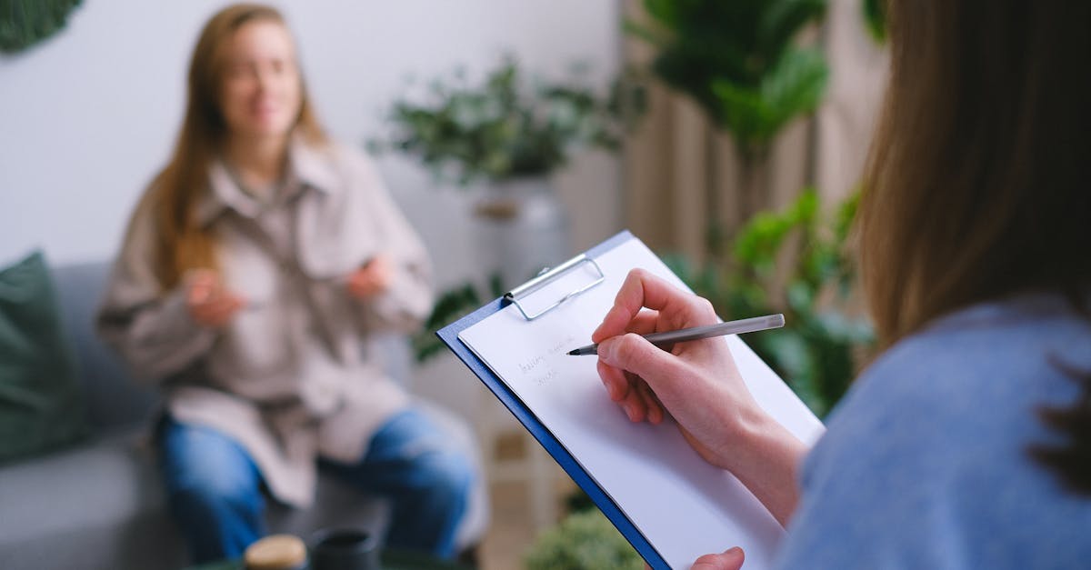 découvrez la gestalt-thérapie : une approche humaniste centrée sur l'ici et maintenant pour favoriser la conscience de soi, l'autonomie et l'épanouissement personnel.