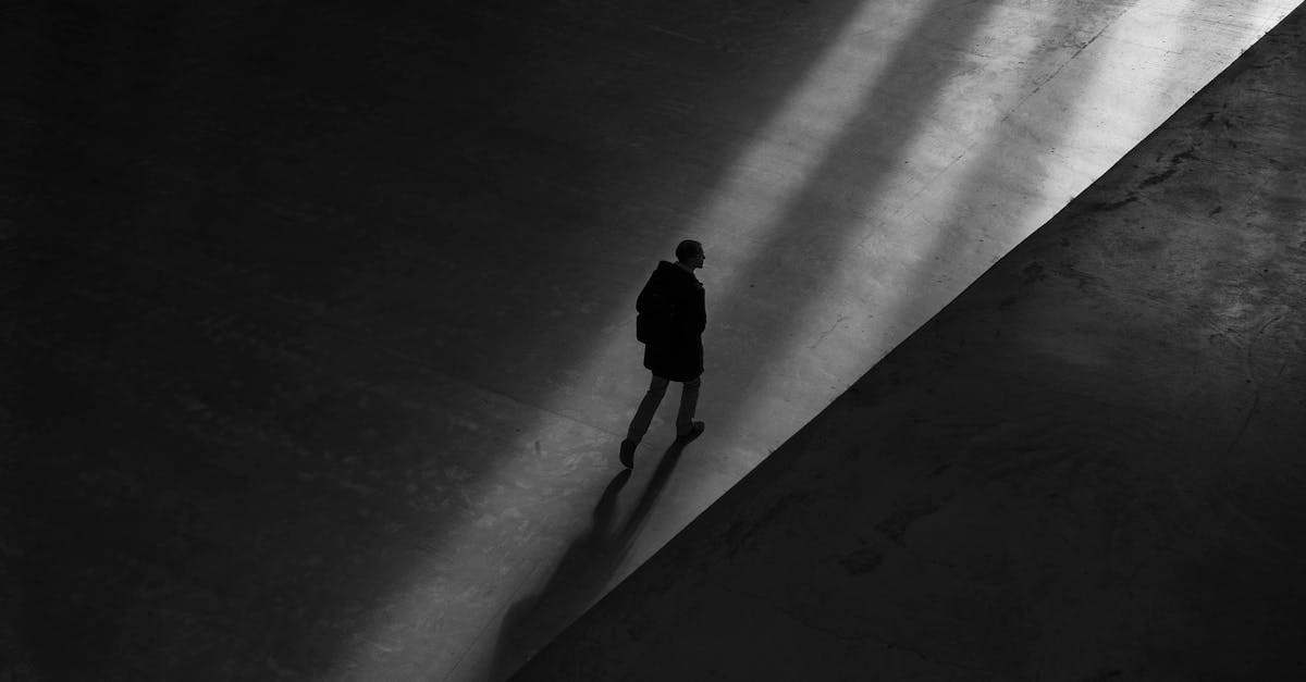 découvrez les différentes facettes de la solitude, ses causes, ses impacts sur le bien-être et des conseils pratiques pour mieux la comprendre et la surmonter.