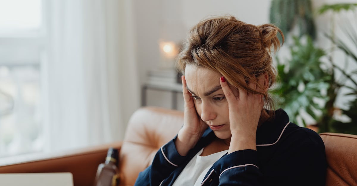 découvrez les causes, symptômes et traitements du mal de tête de tension. apprenez à reconnaître et soulager efficacement les céphalées de tension pour améliorer votre bien-être au quotidien.