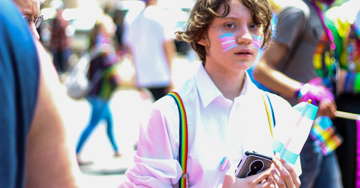 découvrez ce qu'est le terme 'transgender', son sens, son importance dans la société moderne et comment il est utilisé pour désigner les personnes dont l'identité de genre diffère du sexe assigné à la naissance.