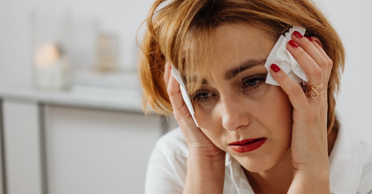 découvrez les causes des pleurs chez les femmes, leurs émotions et les raisons psychologiques ou physiologiques qui peuvent déclencher des larmes, ainsi que des conseils pour mieux comprendre et gérer ces moments.