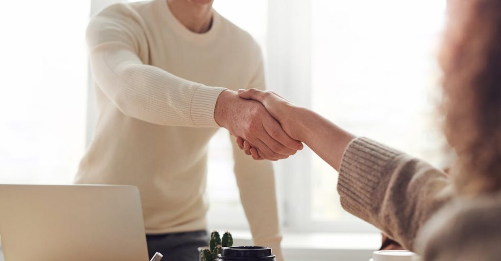 découvrez les qualités essentielles d'un partenaire idéal, les clés d'une relation épanouissante et des conseils pour trouver la personne qui vous correspond vraiment.