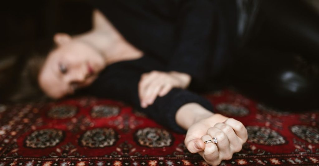 Comprendre la dépression mélancolique : 7 signes pour la reconnaître et mieux la gérer découvrez les causes, symptômes et traitements de la dépression mélancolique, une forme grave de trouble dépressif caractérisée par une tristesse profonde et un manque d'intérêt pour les activités habituelles.