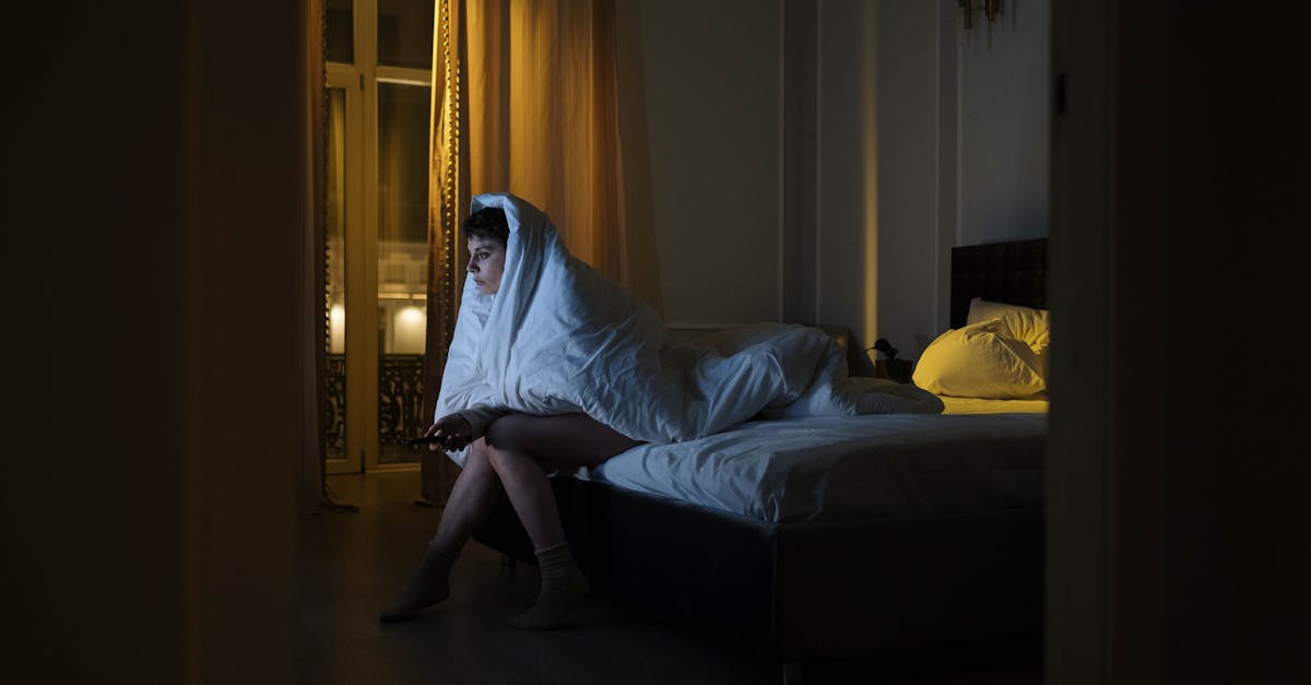 découvrez les principaux symptômes de l'anxiété nocturne, comment ils se manifestent et des conseils pour mieux les gérer afin d'améliorer la qualité de votre sommeil.