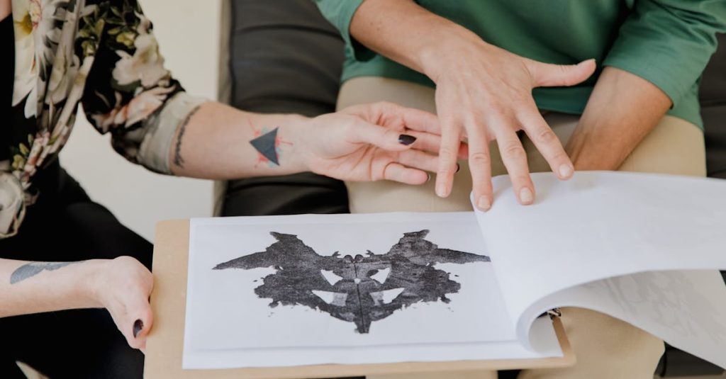 découvrez le test de rorschach : son histoire, son fonctionnement et son utilisation en psychologie pour analyser la personnalité à travers l'interprétation des taches d'encre.