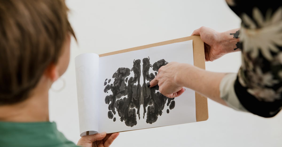 découvrez le test de rorschach, une méthode projective d’évaluation psychologique utilisant des taches d’encre pour explorer la personnalité et les processus émotionnels. histoire, utilité et interprétation expliquées.