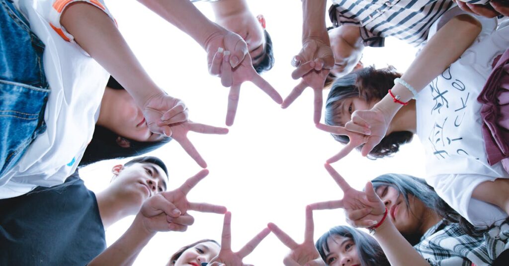 découvrez la véritable signification de l'amitié : ses valeurs, son importance au quotidien et des conseils pour renforcer vos liens avec vos amis.