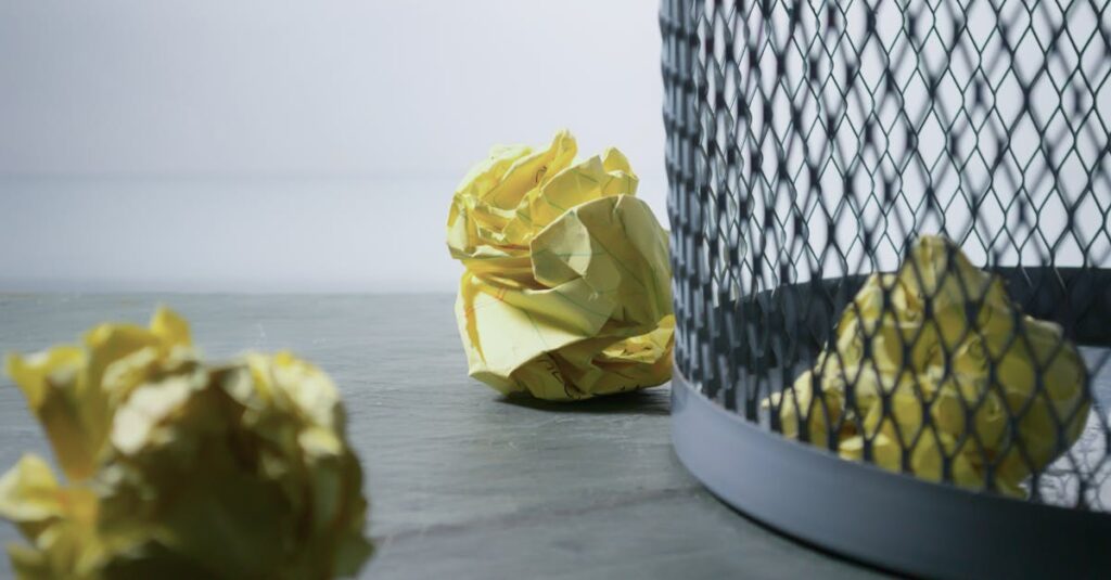 découvrez la signification de la rejection, ses causes, ses conséquences et des conseils pratiques pour surmonter ce sentiment difficile. apprenez comment gérer le rejet dans la vie personnelle et professionnelle.