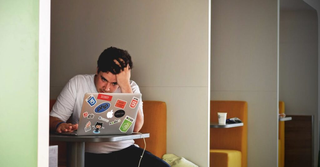 découvrez la signification du mot « struggle », son usage en français et en anglais, ainsi que des exemples pour mieux comprendre ce terme lié à l'effort, à la lutte et à la persévérance au quotidien.