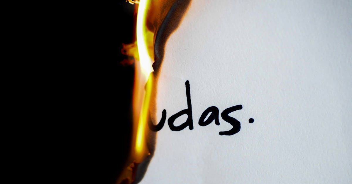 découvrez une histoire intense de trahison où loyauté et mensonges s'entremêlent, révélant des secrets bouleversants et des dilemmes puissants.