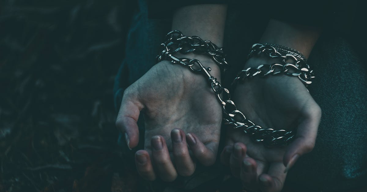 découvrez comment identifier, comprendre et guérir les blessures émotionnelles pour retrouver paix intérieure et bien-être.