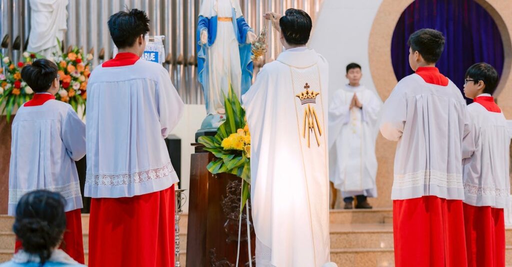 découvrez les mécanismes et les stratégies de la manipulation de masse, ses effets sur les sociétés et comment s'en prémunir.