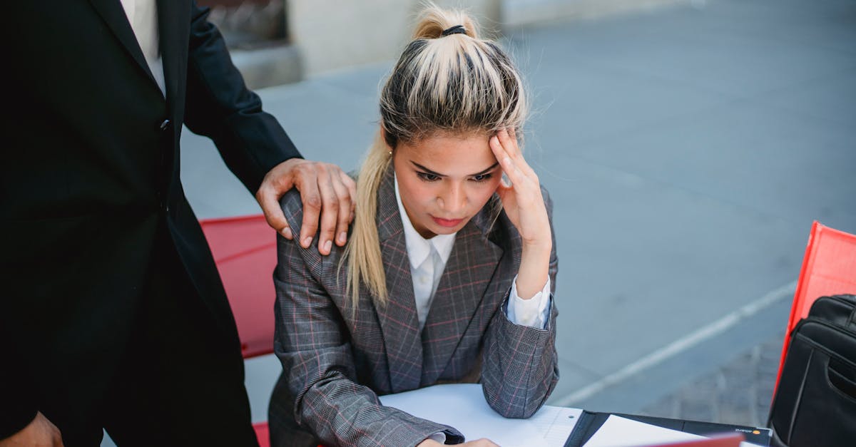 découvrez des conseils et stratégies efficaces pour comprendre et gérer l'anxiété matinale, afin de commencer vos journées sereinement.