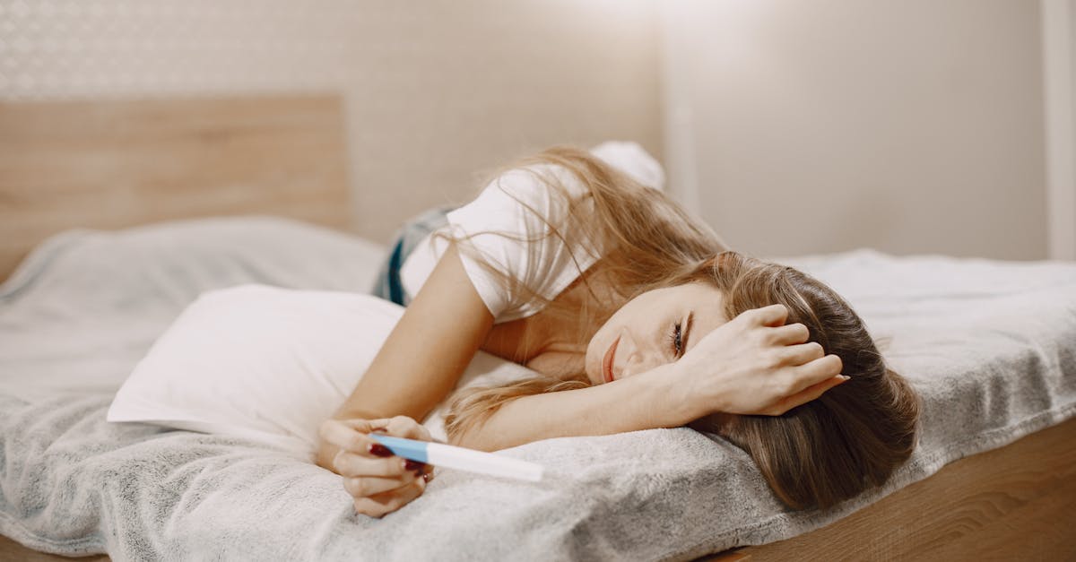 découvrez des conseils pratiques et des solutions efficaces pour gérer l'anxiété matinale et commencer votre journée sereinement.