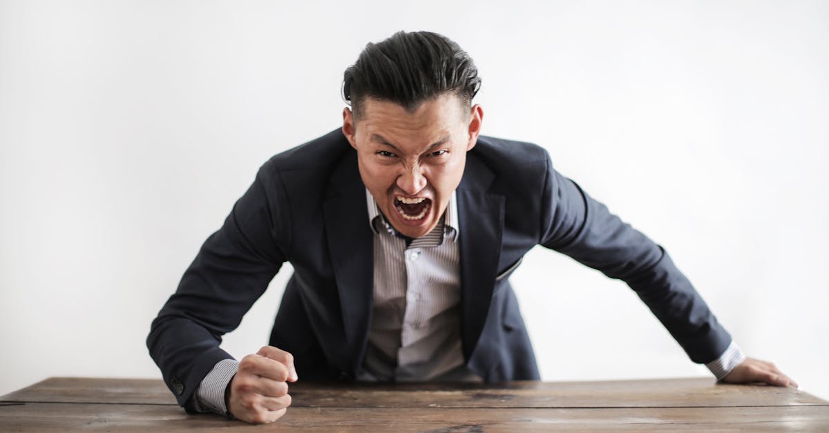découvrez comment surmonter la crise de la trentaine et transformer cette étape de vie en une opportunité de croissance personnelle et professionnelle.