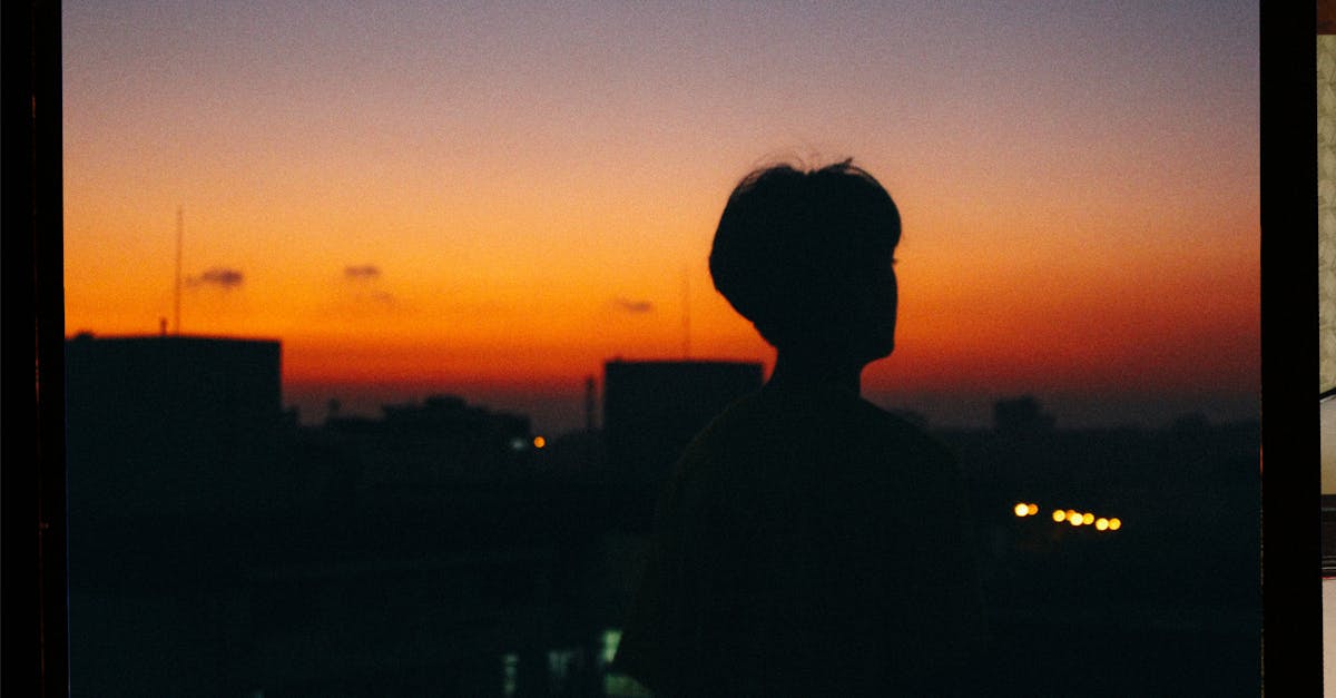 la somatisation désigne l'expression de troubles psychologiques par des symptômes physiques. découvrez ses causes, symptômes et approches de traitement.