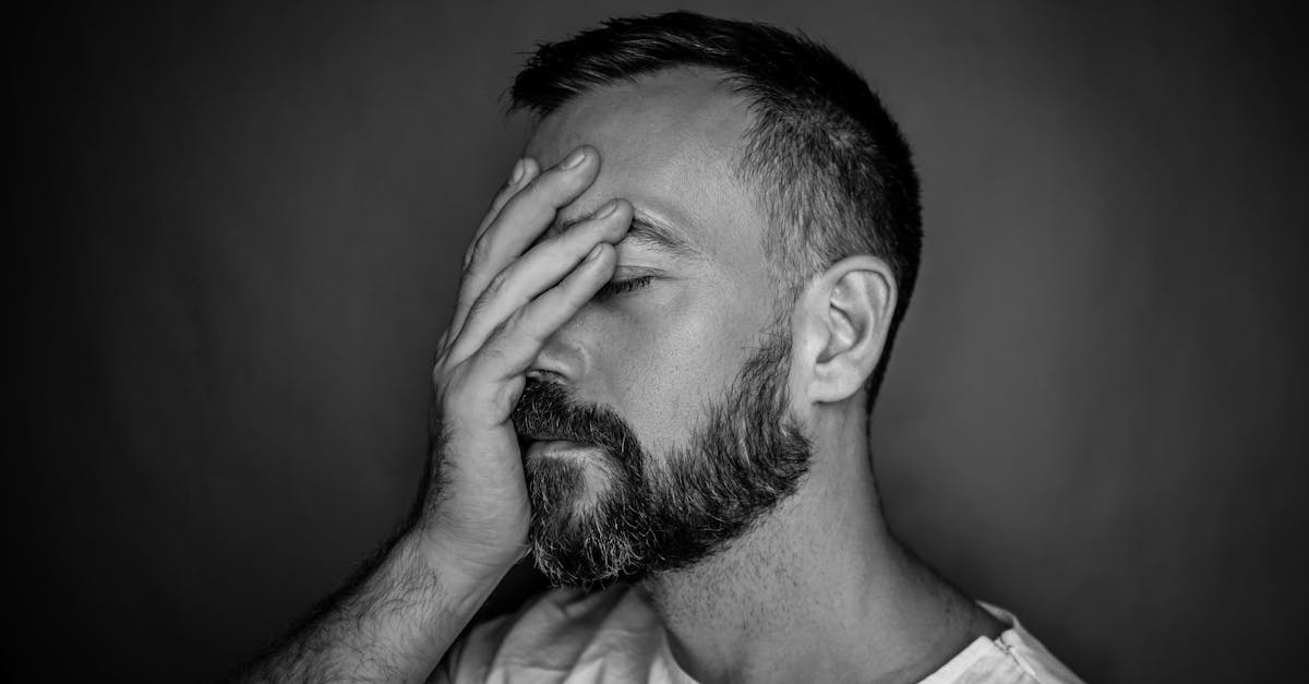 découvrez ce qu'est la somatisation, ses causes, ses symptômes et comment elle affecte le corps en manifestant des troubles physiques liés à des facteurs psychologiques.