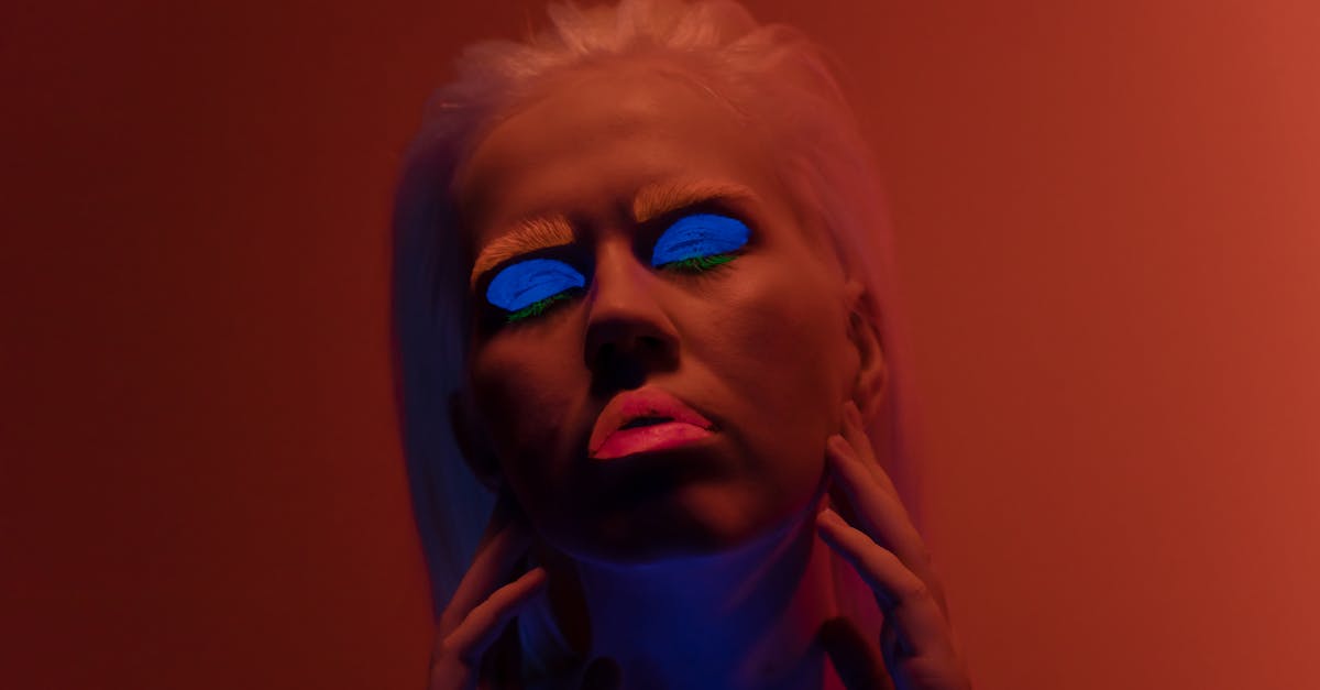 découvrez la synesthésie, un phénomène fascinant où les sens s'entremêlent, permettant de percevoir des sensations croisées telles que voir des sons ou entendre des couleurs.