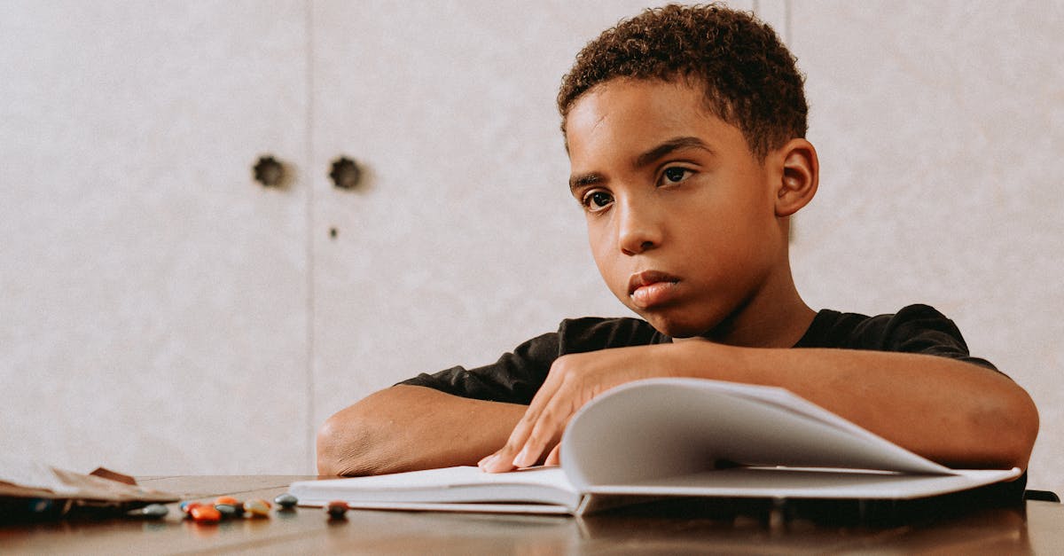 découvrez des informations essentielles sur le tdah (trouble du déficit de l'attention avec ou sans hyperactivité) : symptômes, causes, diagnostic et traitements pour mieux comprendre et gérer ce trouble.