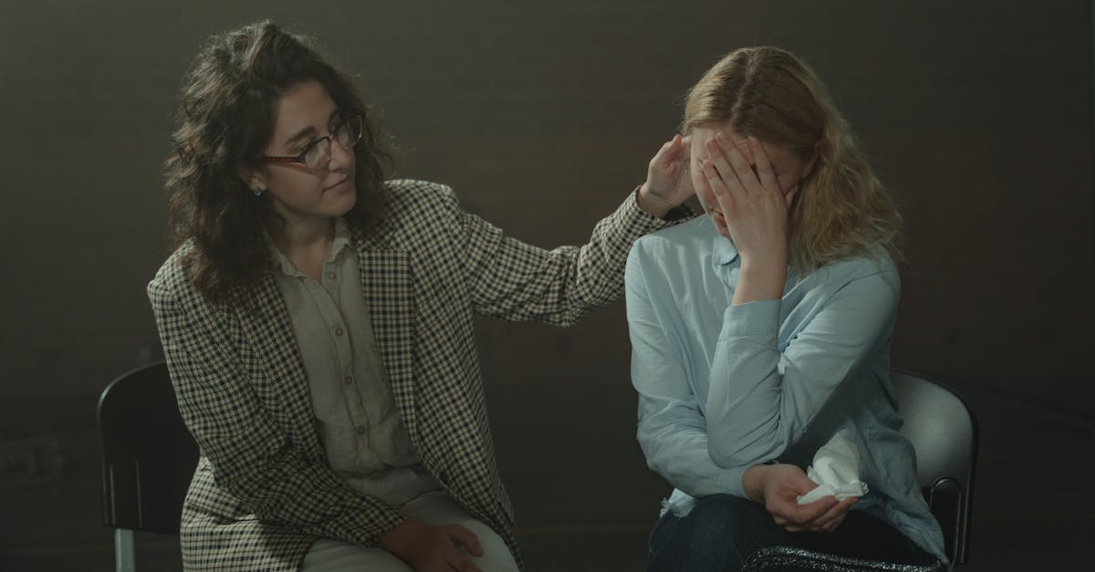 la thérapie centrée sur les émotions (emotion-focused therapy) est une approche psychothérapeutique visant à aider les individus à identifier, comprendre et transformer leurs émotions pour améliorer leur bien-être mental.
